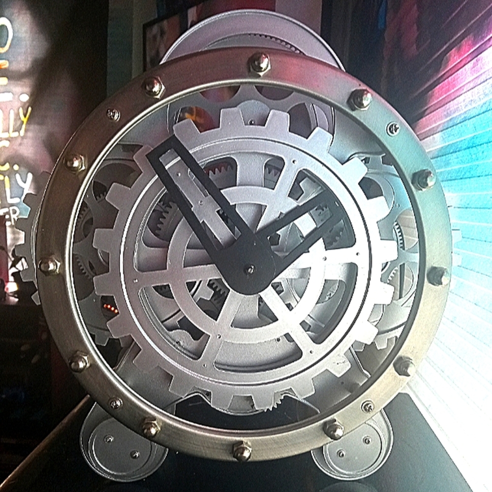 European gear clock